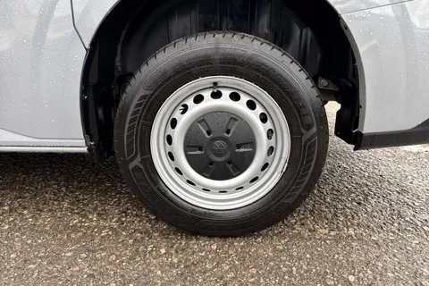 CX25LMM Volkswagen Transporter 2.0 TDI T28 Commerce Plus FWD SWB Euro 6 (s/s) 5dr Thumbnail #12