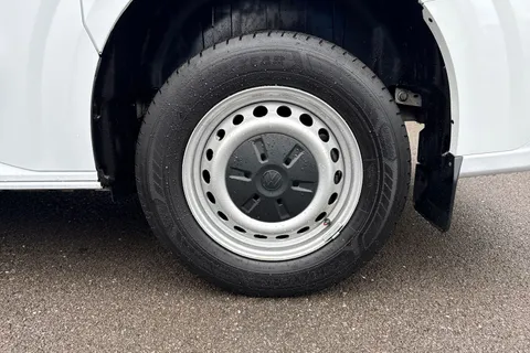 CX25LXF Volkswagen Transporter 2.0 TDI T28 Commerce Plus FWD SWB Euro 6 (s/s) 5dr Thumbnail #11