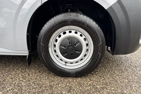 CX25LMM Volkswagen Transporter 2.0 TDI T28 Commerce Plus FWD SWB Euro 6 (s/s) 5dr Thumbnail #14