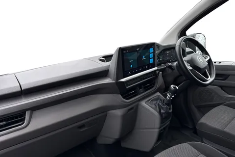 CX25LMM Volkswagen Transporter 2.0 TDI T28 Commerce Plus FWD SWB Euro 6 (s/s) 5dr Thumbnail #16