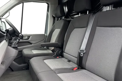 CX74ZRY Volkswagen Crafter 2.0 TDI CR35 Commerce FWD MWB High Roof Euro 6 (s/s) 5dr Thumbnail #17