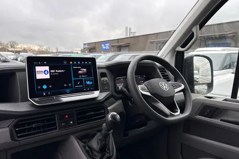 CX74ZRY Volkswagen Crafter 2.0 TDI CR35 Commerce FWD MWB High Roof Euro 6 (s/s) 5dr Thumbnail #19