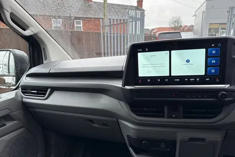 CX25LDF Volkswagen E-Transporter T32 65kWh Commerce Pro Auto RWD SWB 5dr Thumbnail #19