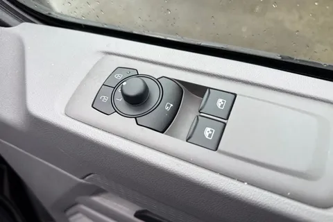 CX25LDF Volkswagen E-Transporter T32 65kWh Commerce Pro Auto RWD SWB 5dr Thumbnail #20