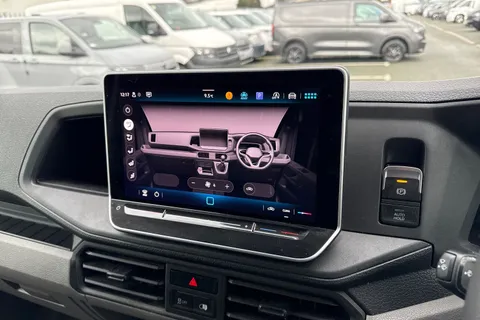 CX74ZRY Volkswagen Crafter 2.0 TDI CR35 Commerce FWD MWB High Roof Euro 6 (s/s) 5dr Thumbnail #23