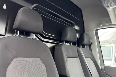 CX74ZRY Volkswagen Crafter 2.0 TDI CR35 Commerce FWD MWB High Roof Euro 6 (s/s) 5dr Thumbnail #25