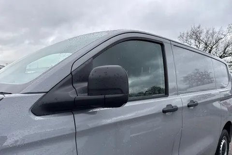 CX25LMM Volkswagen Transporter 2.0 TDI T28 Commerce Plus FWD SWB Euro 6 (s/s) 5dr Thumbnail #27