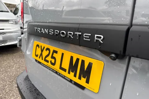 CX25LMM Volkswagen Transporter 2.0 TDI T28 Commerce Plus FWD SWB Euro 6 (s/s) 5dr Thumbnail #28