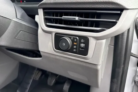 CX25LMM Volkswagen Transporter 2.0 TDI T28 Commerce Plus FWD SWB Euro 6 (s/s) 5dr Thumbnail #29