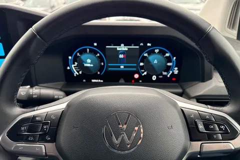 CX25LMM Volkswagen Transporter 2.0 TDI T28 Commerce Plus FWD SWB Euro 6 (s/s) 5dr Thumbnail #30