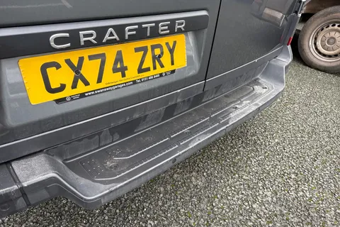 CX74ZRY Volkswagen Crafter 2.0 TDI CR35 Commerce FWD MWB High Roof Euro 6 (s/s) 5dr Thumbnail #29