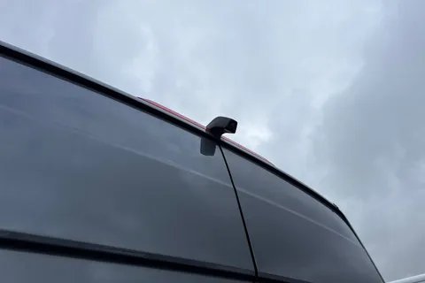 CX74ZRY Volkswagen Crafter 2.0 TDI CR35 Commerce FWD MWB High Roof Euro 6 (s/s) 5dr Thumbnail #30