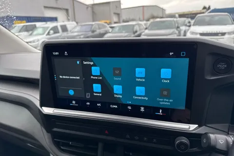 CX25LMM Volkswagen Transporter 2.0 TDI T28 Commerce Plus FWD SWB Euro 6 (s/s) 5dr Thumbnail #33