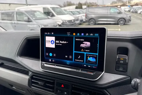 CX74ZRY Volkswagen Crafter 2.0 TDI CR35 Commerce FWD MWB High Roof Euro 6 (s/s) 5dr Thumbnail #34