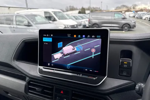 CX74ZRY Volkswagen Crafter 2.0 TDI CR35 Commerce FWD MWB High Roof Euro 6 (s/s) 5dr Thumbnail #41