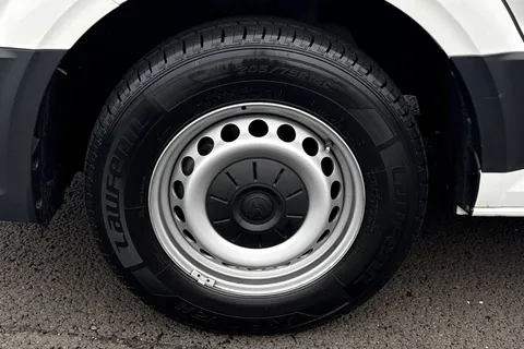 MF74ODT Volkswagen Crafter 2.0TDI (140PS) CR35 MWB Manual Thumbnail #8