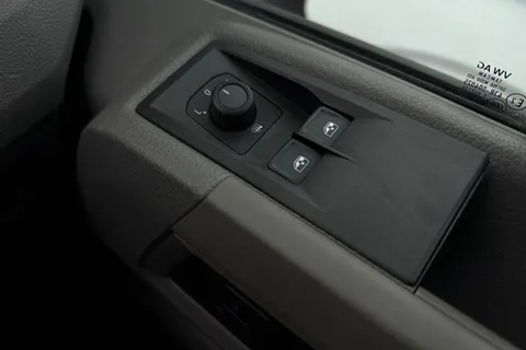 MF74ODT Volkswagen Crafter 2.0TDI (140PS) CR35 MWB Manual Thumbnail #19