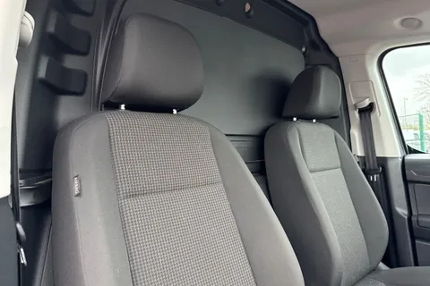 DA25EVP Volkswagen Caddy 2.0 TDI 102PS Commerce Van [Business/Tech Pack] Thumbnail #25