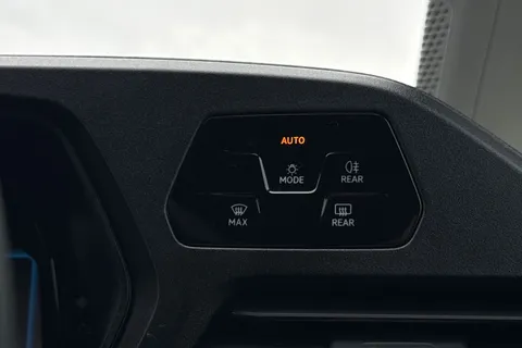 DA25EVP Volkswagen Caddy 2.0 TDI 102PS Commerce Van [Business/Tech Pack] Thumbnail #39