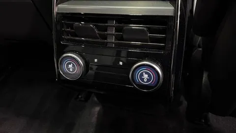 KO74MVF Land Rover Range Rover Sport 3.0 D300 Dynamic SE 5dr Thumbnail #18