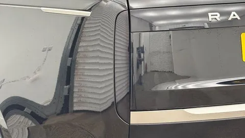 KP24CGY Land Rover Range Rover 3.0 D300 HSE 5dr Thumbnail #19