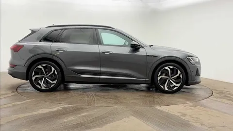 3 of 10 for Audi e-tron Black Edition 55 quattro 300,00 kW