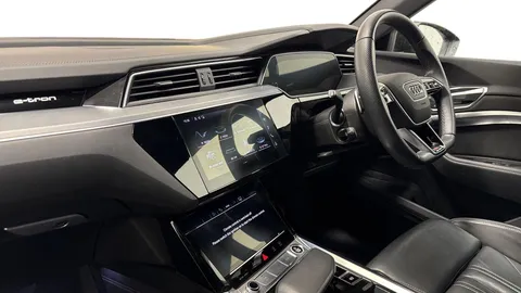 6 of 10 for Audi e-tron Black Edition 55 quattro 300,00 kW