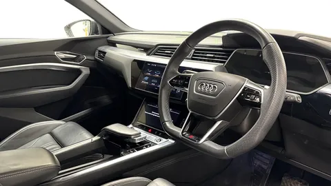 7 of 10 for Audi e-tron Black Edition 55 quattro 300,00 kW