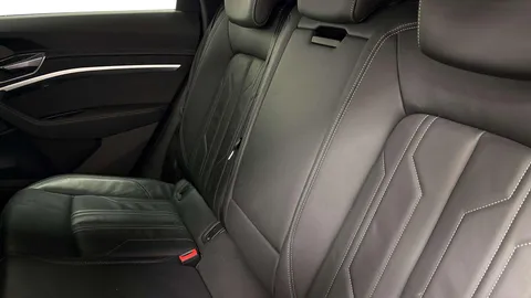 8 of 10 for Audi e-tron Black Edition 55 quattro 300,00 kW