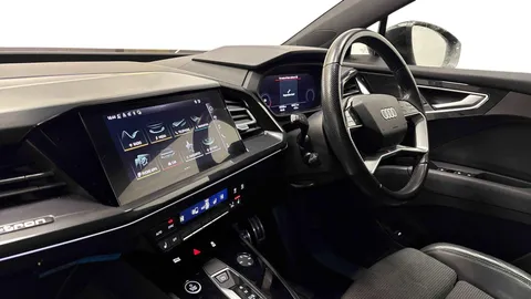 2 of 10 for Audi Q4 e-tron Q4 S line 35 e-tron 125,00 kW