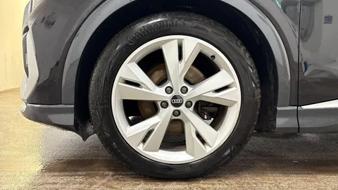 6 of 10 for Audi Q4 e-tron Q4 S line 35 e-tron 125,00 kW