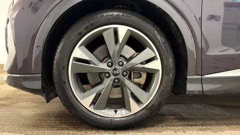 6 of 11 for Audi Q4 e-tron 40 S line Auto 5dr 82kWh