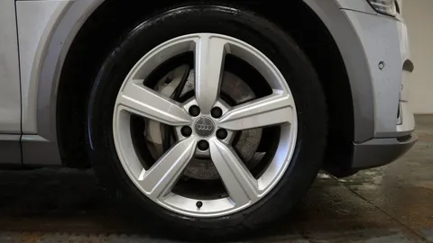 4 of 10 for Audi e-tron 50 Technik Auto quattro 5dr 71.2kWh