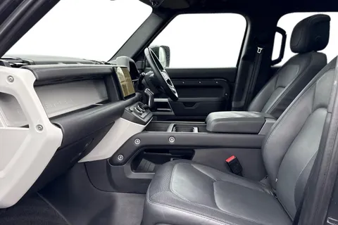 KR24EVW Land Rover Defender 110 3.0 D300 X-Dynamic HSE 5dr Thumbnail #4