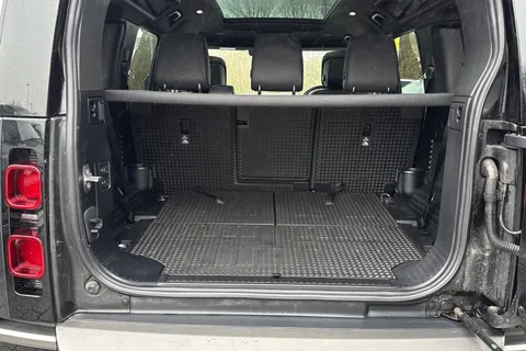 KR24EVW Land Rover Defender 110 3.0 D300 X-Dynamic HSE 5dr Thumbnail #11