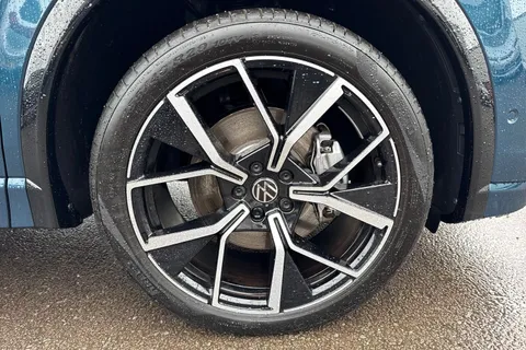 DE25VPD Volkswagen Tiguan 1.5 TSI 272 eHybrid R-Line 5dr DSG ⭐IQ Lights, Driver & Info Pack⭐ Thumbnail #8