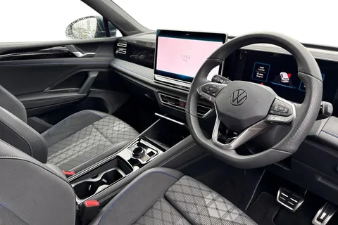 DE25VPD Volkswagen Tiguan 1.5 TSI 272 eHybrid R-Line 5dr DSG ⭐IQ Lights, Driver & Info Pack⭐ Thumbnail #9