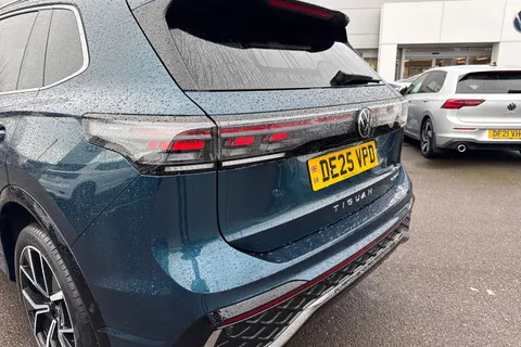 DE25VPD Volkswagen Tiguan 1.5 TSI 272 eHybrid R-Line 5dr DSG ⭐IQ Lights, Driver & Info Pack⭐ Thumbnail #17