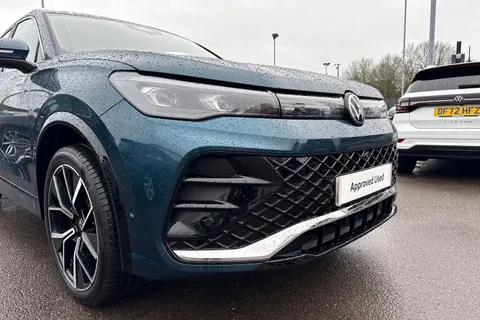 DE25VPD Volkswagen Tiguan 1.5 TSI 272 eHybrid R-Line 5dr DSG ⭐IQ Lights, Driver & Info Pack⭐ Thumbnail #18