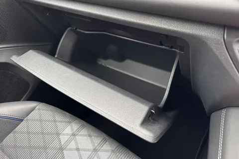 DE25VPD Volkswagen Tiguan 1.5 TSI 272 eHybrid R-Line 5dr DSG ⭐IQ Lights, Driver & Info Pack⭐ Thumbnail #46