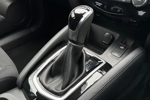 DV70VDL Nissan Qashqai 1.3 DiG-T 160 Acenta Premium 5dr DCT Thumbnail #17