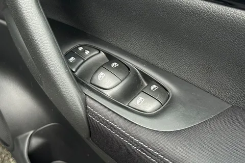 DV70VDL Nissan Qashqai 1.3 DiG-T 160 Acenta Premium 5dr DCT Thumbnail #21