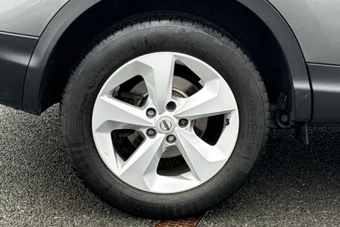 DV70VDL Nissan Qashqai 1.3 DiG-T 160 Acenta Premium 5dr DCT Thumbnail #22