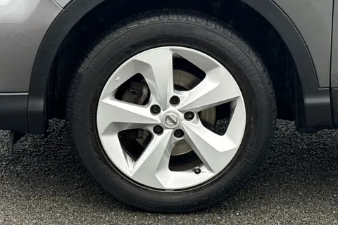 DV70VDL Nissan Qashqai 1.3 DiG-T 160 Acenta Premium 5dr DCT Thumbnail #25