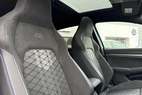  Volkswagen Golf 1.5 TSI Black Edition Euro 6 (s/s) 5dr Thumbnail #21