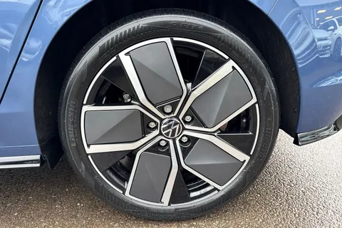  Volkswagen Golf 1.5 TSI Black Edition Euro 6 (s/s) 5dr Thumbnail #23