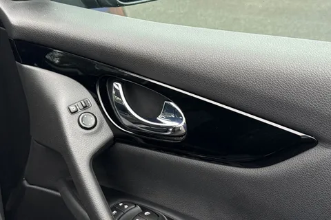 DV70VDL Nissan Qashqai 1.3 DiG-T 160 Acenta Premium 5dr DCT Thumbnail #32