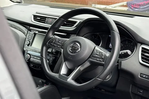 DV70VDL Nissan Qashqai 1.3 DiG-T 160 Acenta Premium 5dr DCT Thumbnail #33