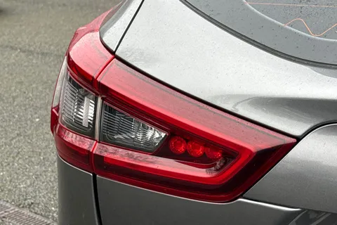 DV70VDL Nissan Qashqai 1.3 DiG-T 160 Acenta Premium 5dr DCT Thumbnail #34