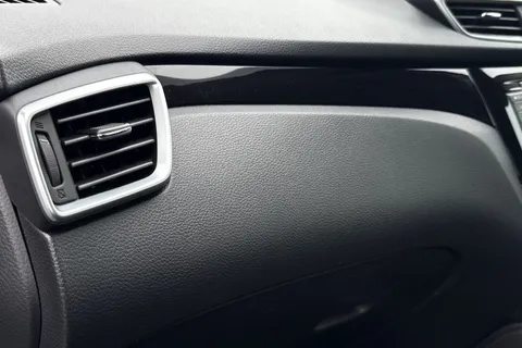 DV70VDL Nissan Qashqai 1.3 DiG-T 160 Acenta Premium 5dr DCT Thumbnail #36